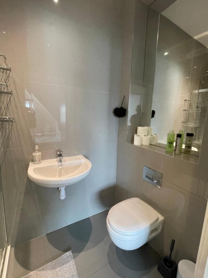 2 Bedroom 2 Bathroom Apartment 8 Including Free Parking Bromley Buitenkant foto